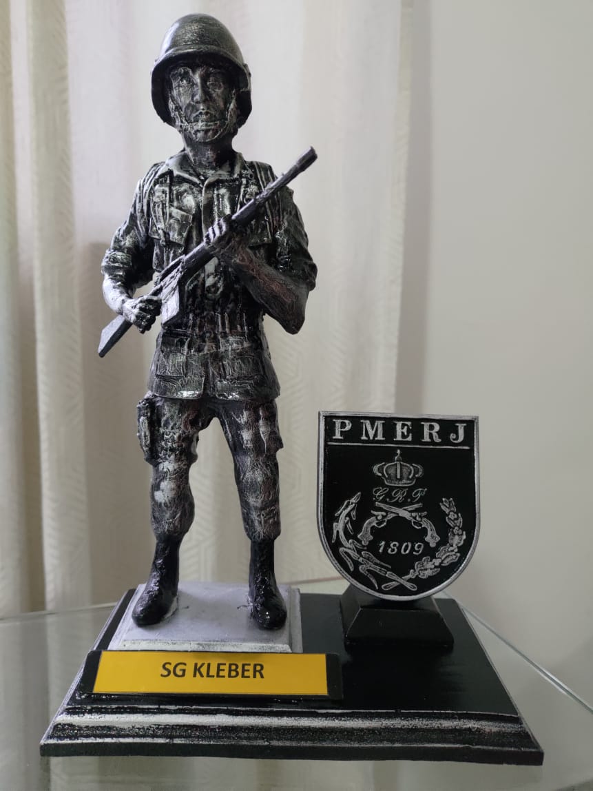 Escultura Combatente Policial Militar