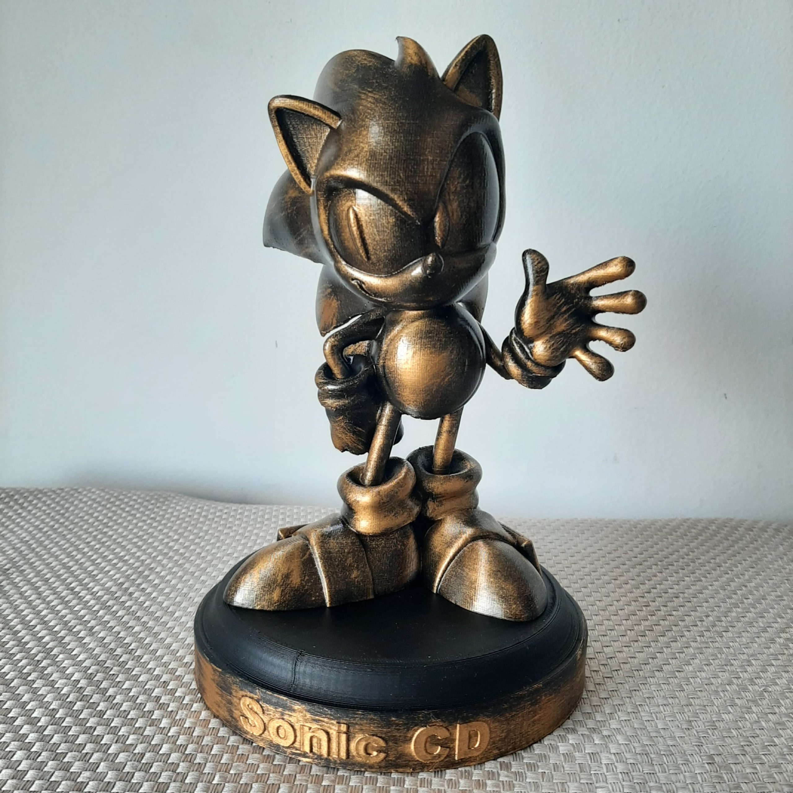 SONIC CD em Polímero Pintado em Ouro Velho - 22cm - Image 2
